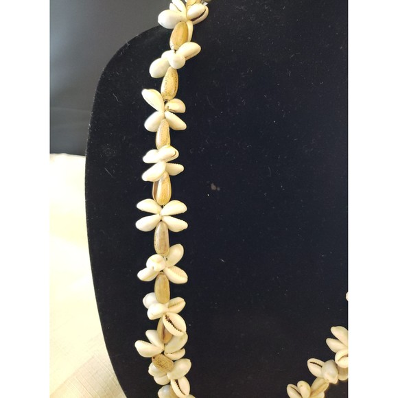 Vintage Unsigned Cowry/Cowrie Shell 17" Long Strand Statement Necklace, Chunky - Picture 7 of 7